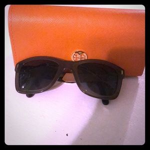 Tory Burch Polarized sunglasses and case